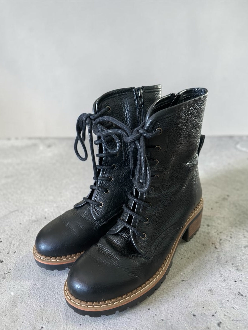 Bertuchi Combat Boots Pebbled Leather Black Moto Combat Stacked Low Heel Sz 7.5